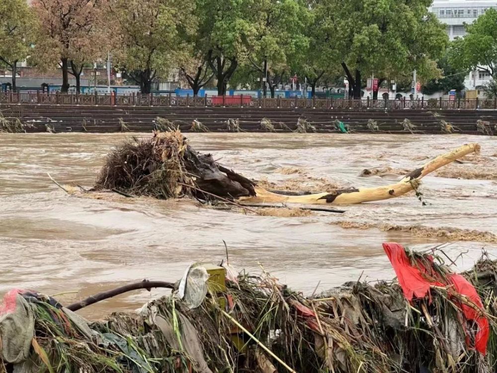 福建局地或有特大暴雨——福建特大暴雨有多人死亡