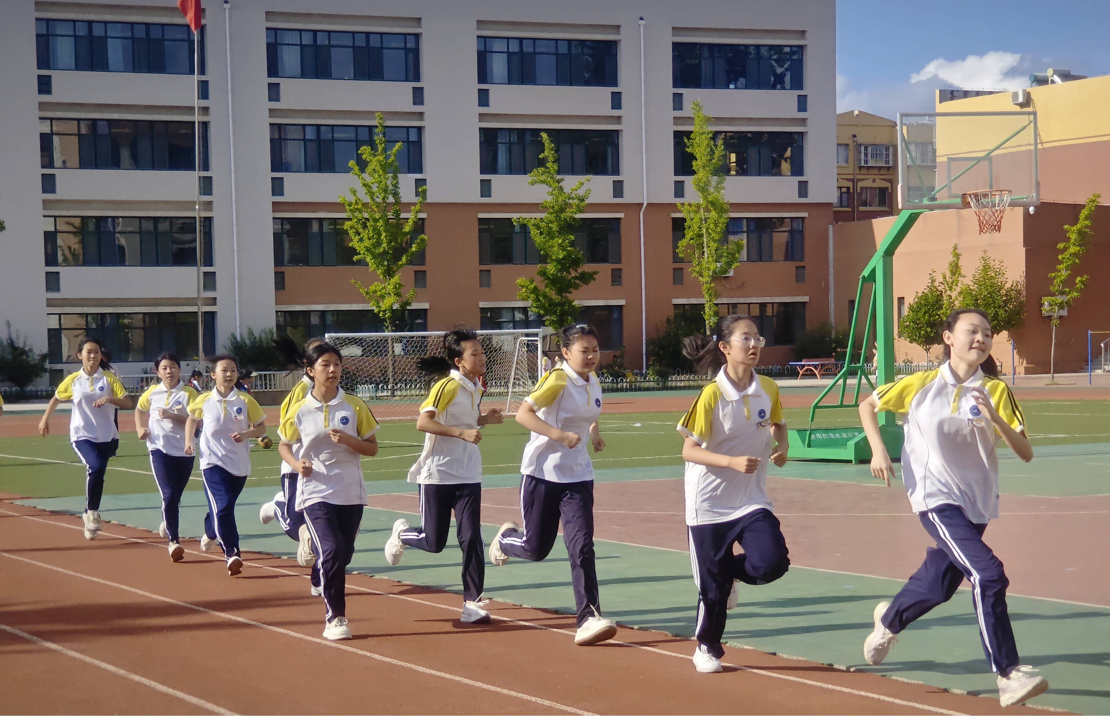 初中去体育学校,{下拉词}